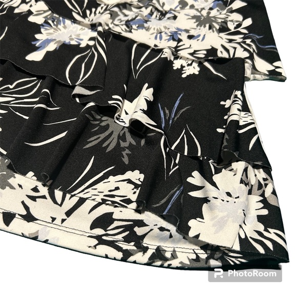 ✨3/$20✨ Denver Hayes Women’s Black Floral Patterned Sleeveless Ruffled Top - Picture 6 of 7